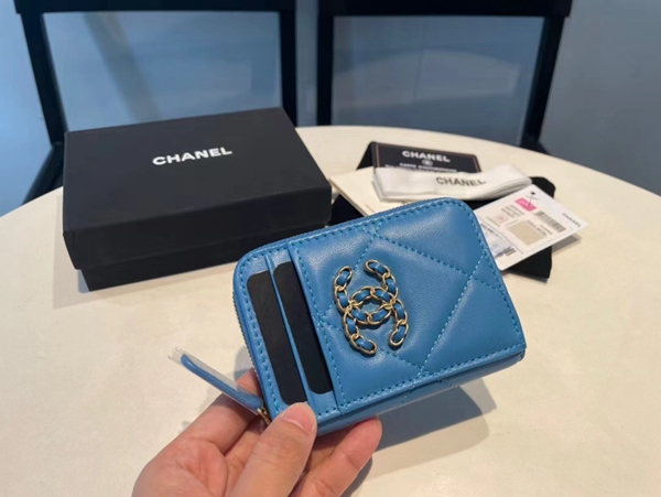 シャネル財布背面デザイン